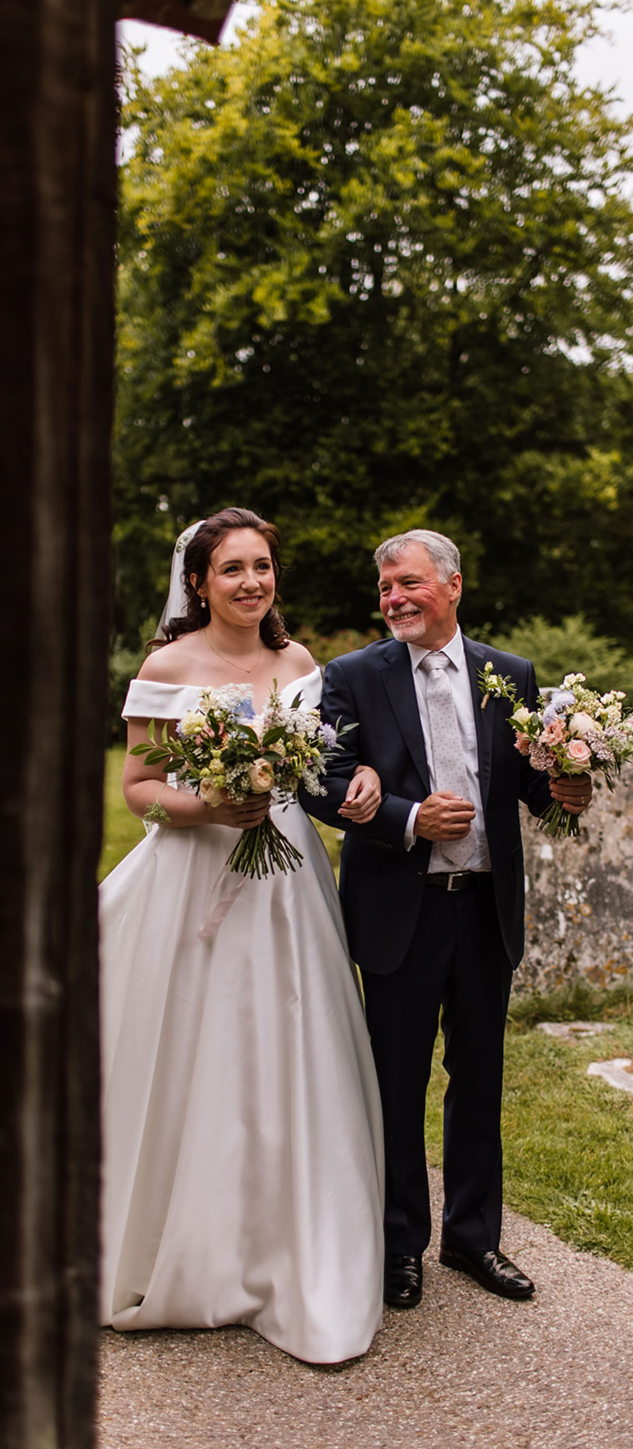 White wedding table arrangement